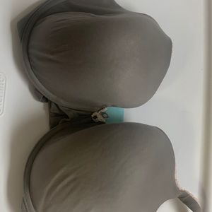 Victoria’s Secret 38DD lightly padded